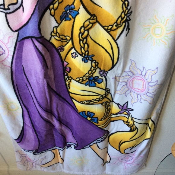 SOLD Beach Towel Disney Tangled Rapunzel Very Big - Picture 4 of 6